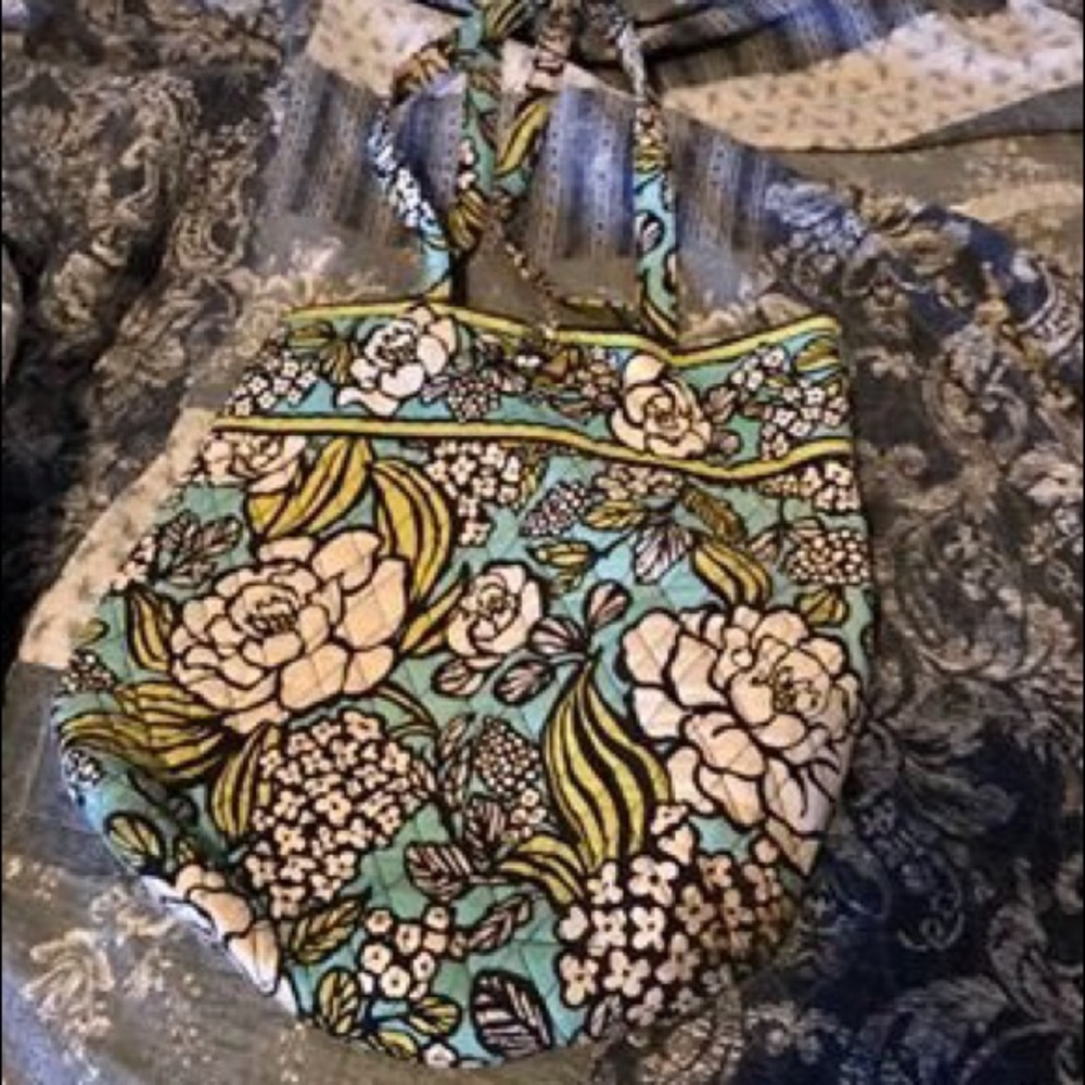 Vera Bradley Tote!!! Island Blooms! 2012-13